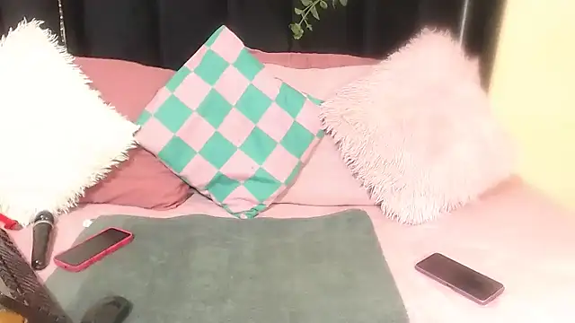 AmazingDarkDoll online show from November 13, 2025, 4:06 pm