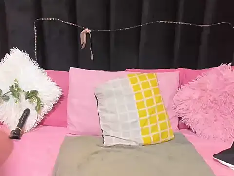 AmazingDarkDoll online show from February 22, 2026, 1:42 pm