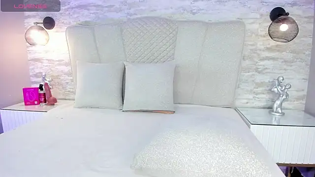 Snapshot of Little_vel chatting on May 27, 2026, 8:39 pm Little vel online show from May 27, 2026, 8:39 pm