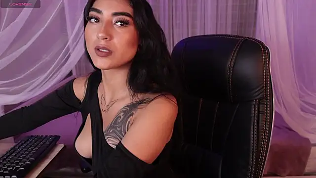 Emma and Issac online show from March 4, 2026, 9:10 pm