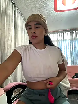 Snapshot of laure_torres chatting on September 13, 2025, 11:54 am laure torres online show from September 13, 2025, 11:54 am