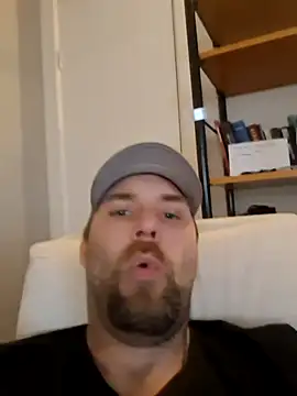 Snapshot of Bamse28 chatting on May 3, 2026, 6:08 am Bamse28 online show from May 3, 2026, 6:08 am