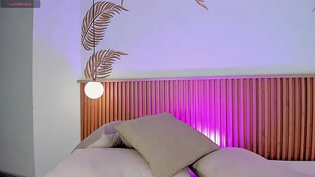 Valleriie  online show from January 8, 2026, 4:31 pm