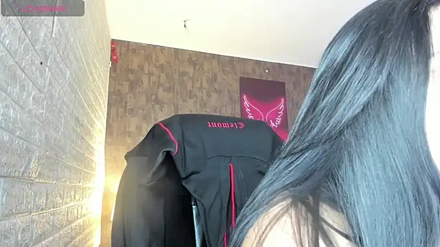 marian  stone online show from April 19, 2026, 7:49 pm