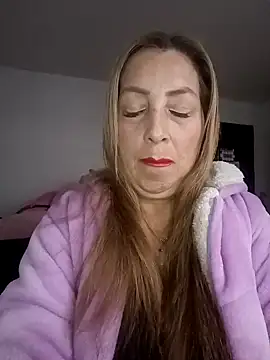 Estefania Arce online show from January 7, 2026, 7:38 pm