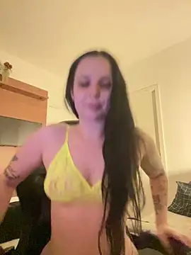 Snapshot of yumi-hot chatting on February 27, 2026, 12:21 am yumi-hot online show from February 27, 2026, 12:21 am