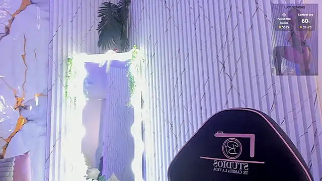 Naomy tay1 online show from April 18, 2026, 2:59 am