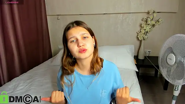 Snapshot of Elle_Ellise chatting on October 2, 2025, 1:23 am Elle Ellise online show from October 2, 2025, 1:23 am