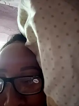 Mamapm20 online show from September 13, 2025, 8:41 pm