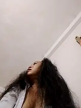 Mamapm20 online show from October 9, 2025, 8:18 pm