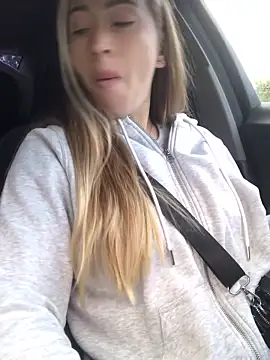 Reina Cummings online show from September 14, 2025, 4:44 am