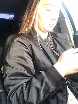 Reina Cummings online show from September 25, 2025, 4:49 am