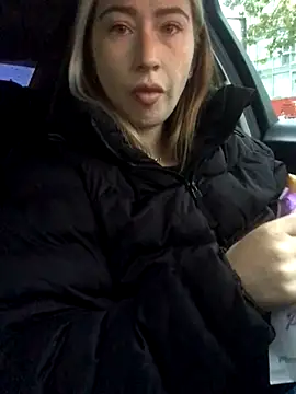 Reina Cummings online show from September 29, 2025, 4:50 am