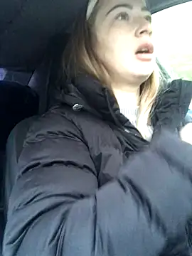 Reina Cummings online show from October 4, 2025, 4:54 am