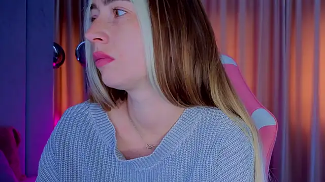 Reina Cummings online show from October 28, 2025, 6:39 am