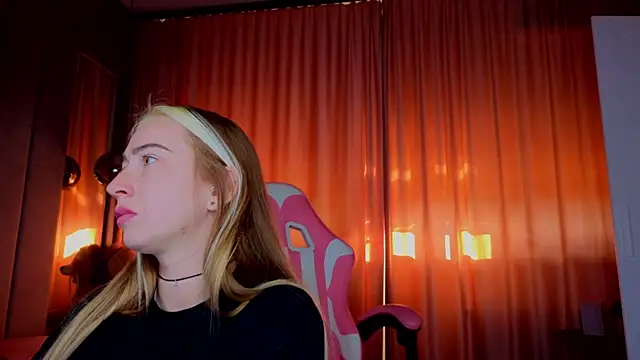 Reina Cummings online show from November 1, 2025, 6:59 am