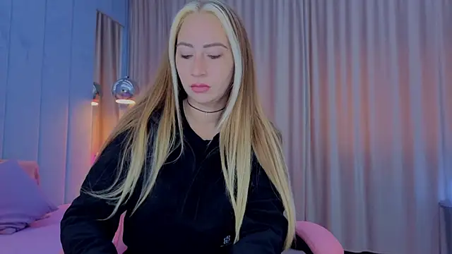 Reina Cummings online show from November 9, 2025, 6:44 am