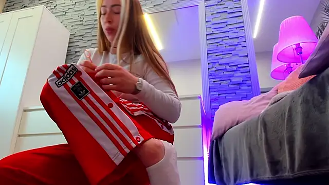 Reina Cummings online show from April 9, 2026, 6:41 am