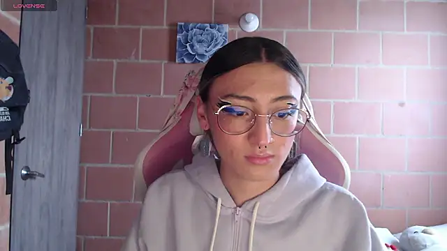 Snapshot of Andrea_camilaaa chatting on February 19, 2026, 12:56 pm Andrea camilaaa online show from February 19, 2026, 12:56 pm