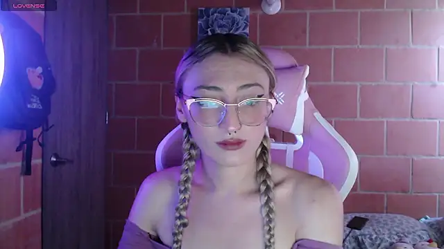 Snapshot of Andrea_camilaaa chatting on March 26, 2026, 5:40 pm Andrea camilaaa online show from March 26, 2026, 5:40 pm