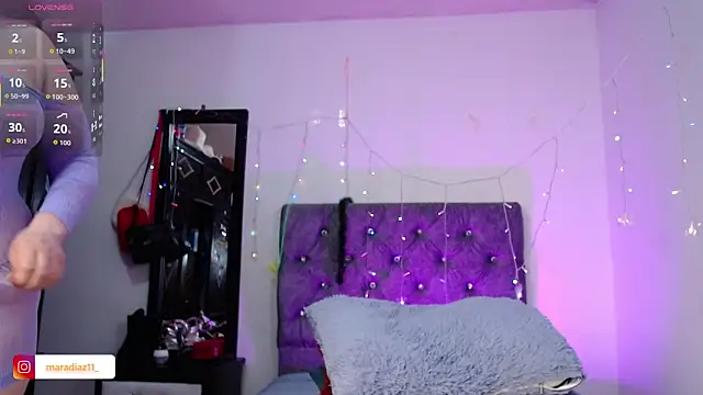 MaraDiaz11 online show from February 28, 2026, 8:21 pm