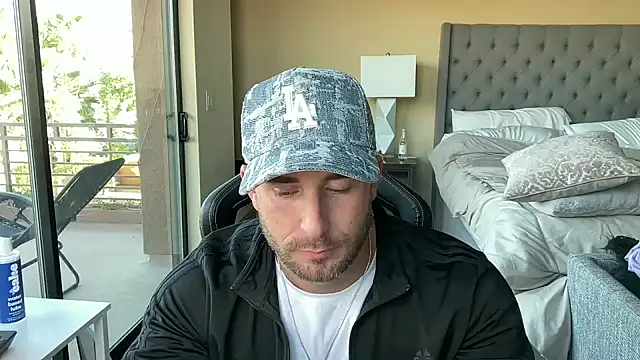 brettmycles28 online show from October 27, 2025, 10:58 pm