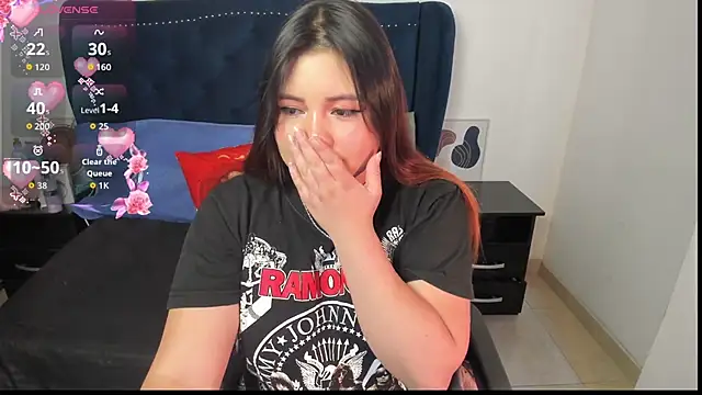 LucyPetit online show from September 17, 2025, 3:24 pm