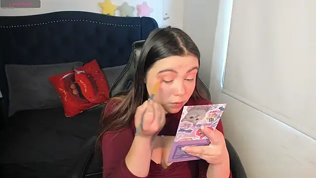 LucyPetit online show from November 26, 2025, 2:07 pm