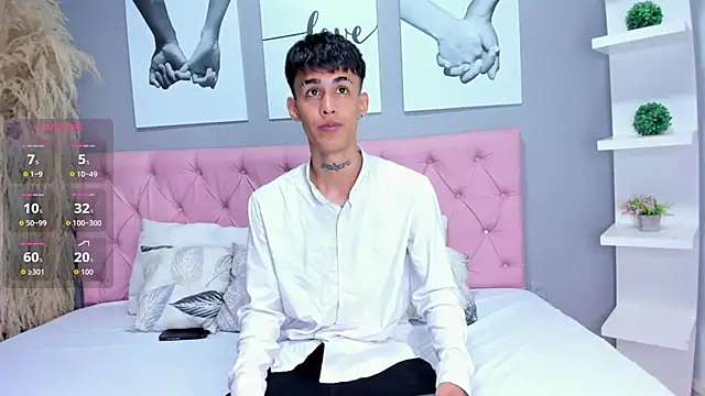 Snapshot of Thiago_twink chatting on September 22, 2025, 1:02 pm Thiago twink online show from September 22, 2025, 1:02 pm
