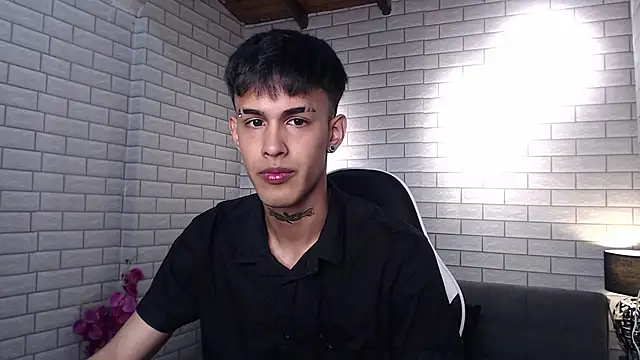 Snapshot of Thiago_twink chatting on September 24, 2025, 12:19 pm Thiago twink online show from September 24, 2025, 12:19 pm