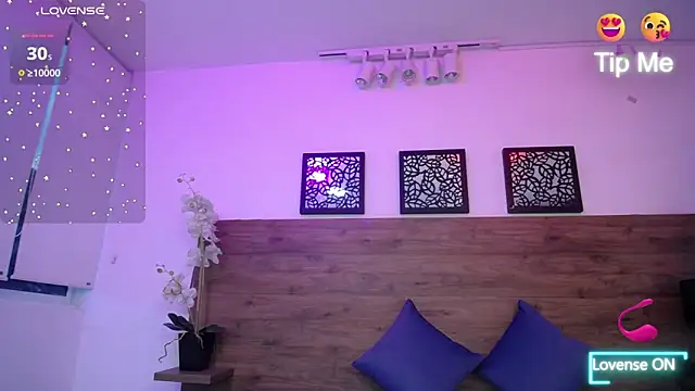 AlexandraCambell online show from September 17, 2025, 7:37 pm