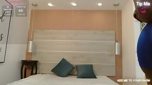 AlexandraCambell online show from April 18, 2026, 7:58 pm