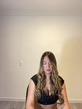 Zara Ross online show from October 7, 2025, 1:14 am