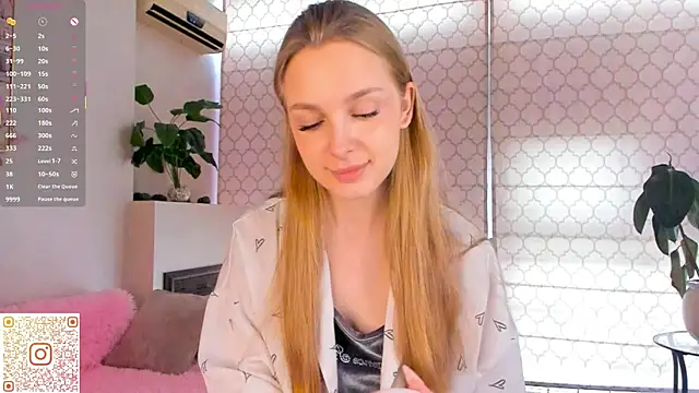 Snapshot of CindyGreen chatting on October 9, 2025, 6:11 am CindyGreen online show from October 9, 2025, 6:11 am