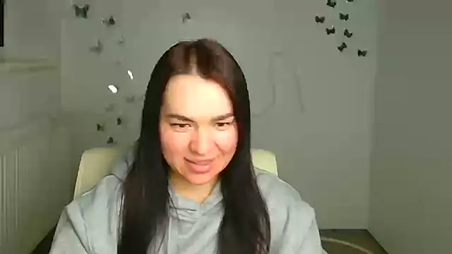 Lola Saymyname online show from April 10, 2026, 1:16 pm