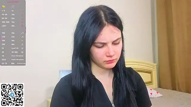 EnricaElis online show from April 19, 2026, 8:33 pm