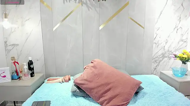 IsisNoir online show from April 4, 2026, 12:24 pm