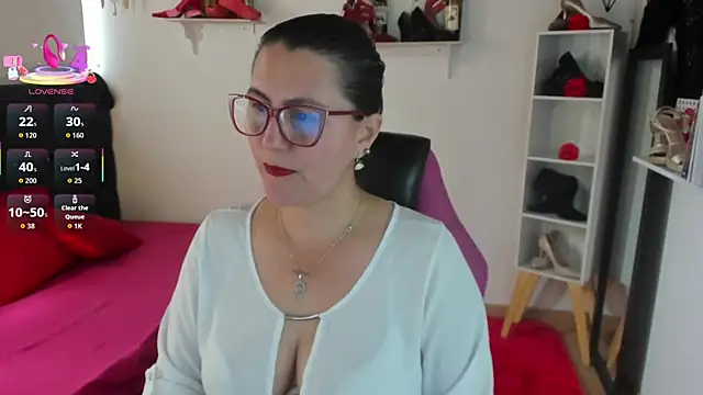 Snapshot of D_Martii chatting on September 12, 2025, 2:39 pm D Martii online show from September 12, 2025, 2:39 pm