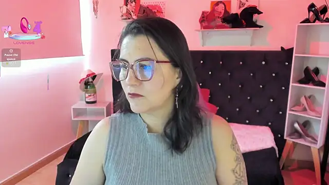 Snapshot of D_Martii chatting on October 7, 2025, 12:57 pm D Martii online show from October 7, 2025, 12:57 pm