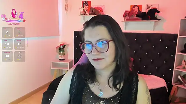 Snapshot of D_Martii chatting on October 8, 2025, 11:41 am D Martii online show from October 8, 2025, 11:41 am