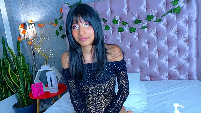 LizetteKitty online show from November 12, 2025, 6:03 am