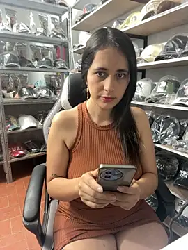 Snapshot of GiaDuque chatting on October 6, 2025, 11:29 am GiaDuque online show from October 6, 2025, 11:29 am