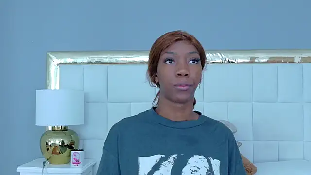 MadeleineHocker online show from October 4, 2025, 12:03 pm