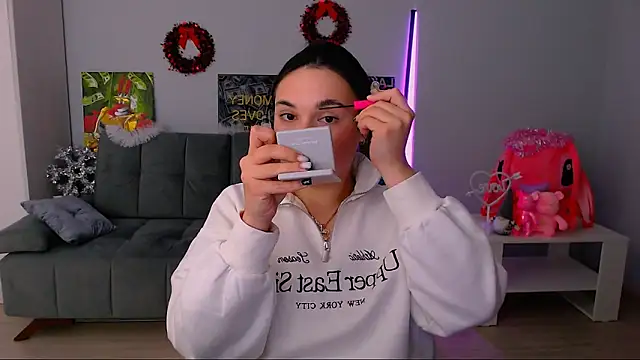 queenofthesense  online show from December 5, 2025, 5:09 pm