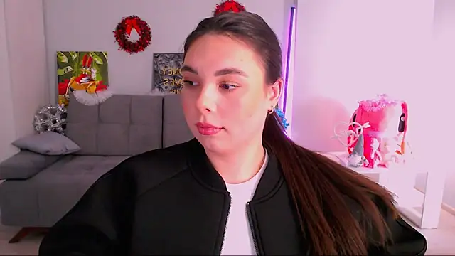 queenofthesense  online show from December 16, 2025, 10:42 am