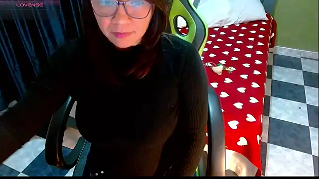 Snapshot of hiilarybrown chatting on July 19, 2026, 2:15 am hiilarybrown online show from July 19, 2026, 2:15 am