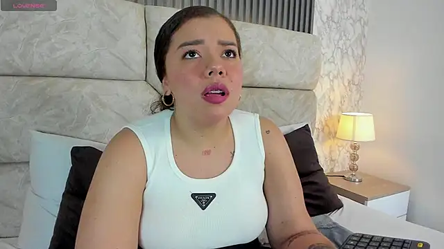 leilapons online show from October 15, 2025, 8:09 pm