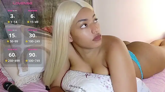 ValeriGallardo17 online show from November 13, 2025, 2:54 am