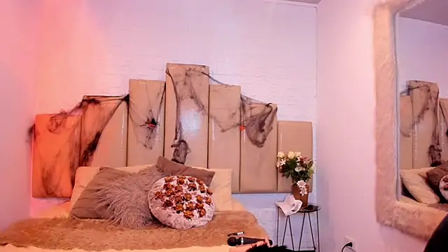 salem rose online show from October 27, 2025, 7:40 pm