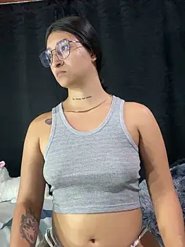 EVAH LEE  online show from September 19, 2025, 1:51 am